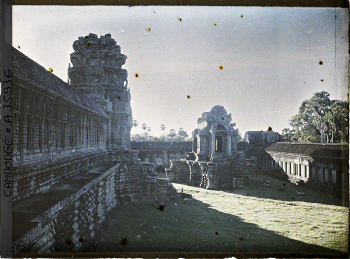 Một góc khuôn viên Angkor Wat.