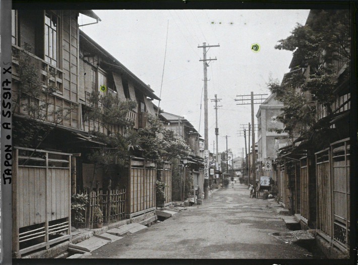 Khu dân cư ở Asakasa.