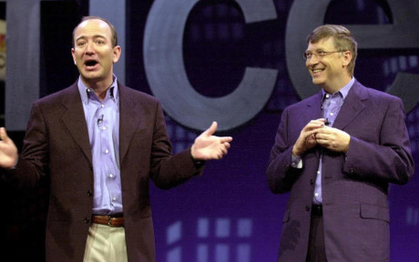 Theo thống kê của tạp chí Forbes, nhà đồng sáng lập hãng Microsoft - Bill Gates tiếp tục dẫn đầu danh sách những người giàu nhất hành tinh, theo sau là Jeff Bezos - ông chủ Amazon