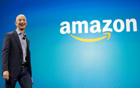 Ông chủ tập đoàn thương mại điện tử hàng đầu thế giới Amazon - Jeff Bezos chỉ còn cách ngôi giàu nhất thế giới khoảng 4 tỷ USD