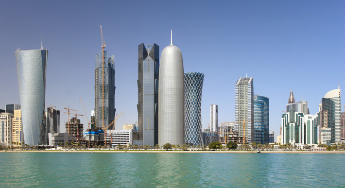 1. Quốc gia có tuổi đời chưa đầy 50 năm. Qatar chính thức trở thành một quốc gia độc lập năm 1971, sau thời gian làm một lãnh thổ bảo hộ thuộc Anh vào đầu thế kỷ 20. Trước đó, lãnh thổ này nằm dưới quyền cai trị của người Thổ Nhĩ Kỳ. Ảnh: Forbes.