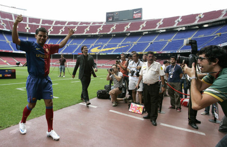 3. Dani Alves - chiêu mộ từ Bahia (628.000 bảng), bán cho Barca (25.5 triệu bảng)
