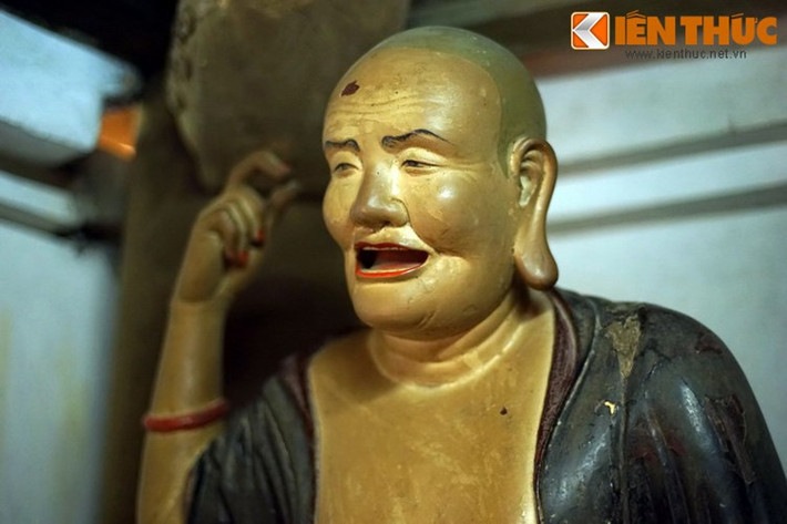Loạt tượng Phật giáo thời Tây Sơn chùa Tây Phương (huyện Thạch Thất, thành phố Hà Nội) với hơn 70 tác phẩm là một bộ sưu tập tượng Phật cổ lớn và đặc sắc hàng đầu của Việt Nam. Trong đó, bộ tượng 18 vị La Hán chùa Tây Phương đã trở thành tác phẩm kinh điển của nền nghệ thuật Việt.