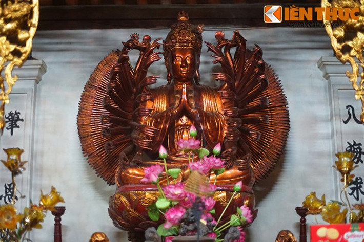 Có niện đại từ thế kỷ 16, tượng quán Thế Âm thiên thủ thiên nhãn Chùa Đào Xuyên (xã Đa Tốn, huyện Gia Lâm, Hà Nội) là bức tượng Quán Thế Âm thiên thủ thiên nhãn cổ nhất Việt Nam.