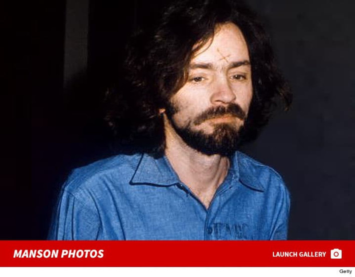 Kẻ đứng đầu Charles Manson được xác định là một người cuồng tín. Hắn tin rằng hắn có thể tiên đoán trước ngày tận thế của nhân loại, và cho rằng bài hát Helter Skelter của ban nhạc huyền thoại The Beatles nói về hắn. Ảnh A&E Biography.