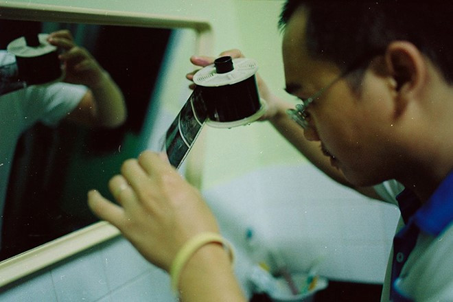 “Chơi máy film không chỉ là chơi cái máy chụp mà còn cái thú chơi trong phòng tối, cái đó mới là cái cuốn hút dân chơi film nhất”. Ảnh: Nhân vật cung cấp.
