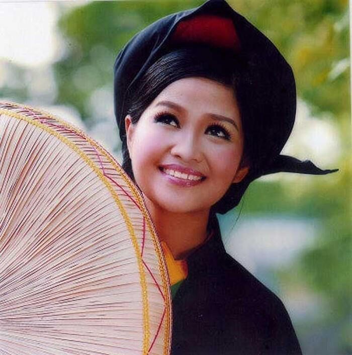 Do những thay đổi của thời cuộc mà khăn búi tóc truyền thống hầu như đã biến mất trong tủ đồ của người Việt thời hiện đại. Người ta chỉ còn gặp loại khăn độc đáo này ở các lễ hội hoặc sự kiện văn hóa truyền thống...