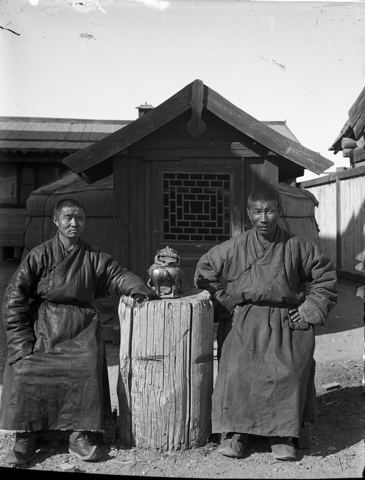 Ngày 11/7/1921: Mông Cổ tuyên bố độc lập. Sau khi nhà Thanh sụp đổ vào năm 1912, Ngoại Mông Cổ tuyên bố độc lập từ nhà Thanh, và đến năm 1921 thiết lập nền độc lập thực tế với tên gọi Cộng hòa Nhân dân Mông Cổ.
