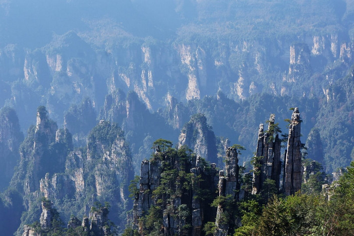 Một số hình ảnh khác về núi Thiên Tử. Ảnh: Windhorsetour.com.