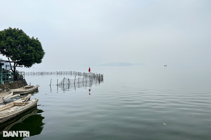 Nếu sương mù quá dày, hoặc không gian quá trong trẻo cũng sẽ không thể tạo nên không gian vô cực cho hồ Tây được.