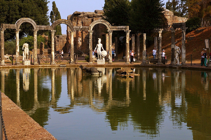 Các chuyên gia đánh giá, dinh thự Villa Adriana là kiệt tác phức hợp của các nền văn hóa Địa Trung Hải thời cổ đại, đồng thời có ảnh hưởng quan trọng đến kiến trúc thời Phục Hưng và kiến trúc Baroque về sau. Ảnh: Jewish Roma.