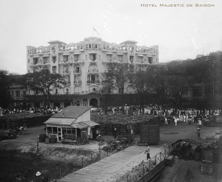 Quang cảnh ở khách sạn Majestic, nơi vua Xiêm lưu trú tại Sài Gòn.