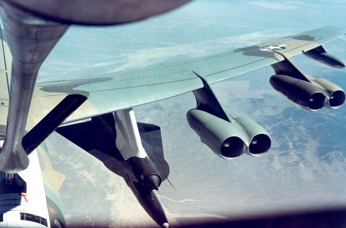 Vào cuối thập niên 1960, đầu 1970 , B-52 đã được sử dụng làm bệ phóng các máy bay trinh sát không người lái D-21 .