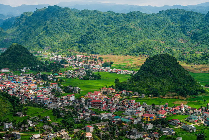 Khung cảnh đẹp mê hồn của thị trấn Tam Sơn, Quản Bạ. Hình ảnh được đăng tải trên website cá nhân của nhiếp ảnh gia Jorge Macedo (Jmacedophotography.com).