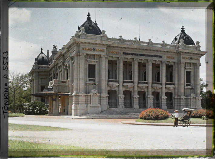 Toàn cảnh Nhà hát Lớn Hà Nội năm 1915. Ảnh: Léon Busy/Collections.albert-kahn.hauts-de-seine.fr.