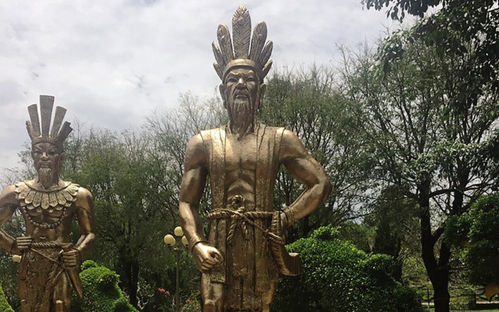 Còn theo truyền thuyết của người Do Thái, thủ lĩnh bộ tộc, cũng là một trong các tổ phụ của họ - Abraham, sống 175 tuổi. Con số này vẫn chưa là gì với Adam - thọ 930 tuổi, Noah – thọ 950 tuổi.