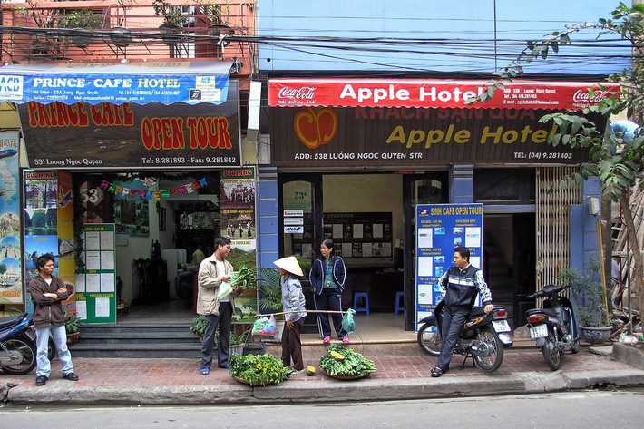 Gánh hàng rau trên phố Lương Ngọc Quyến.