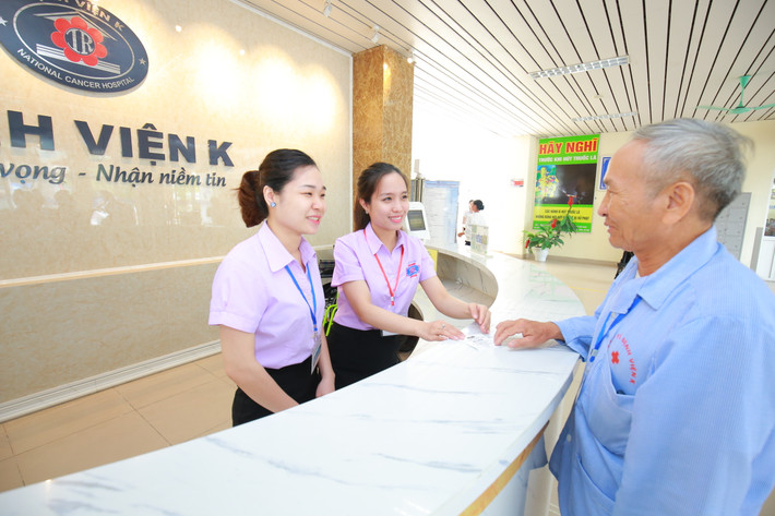 Ngày 17/7/1969, được sự đồng ý của Chính phủ, Bộ trưởng Bộ Y tế ra quyết định thành lập Bệnh viện K trên cơ sở Khoa Ung thư của Bệnh viện Việt Đức. Từ đây ngành nghiên cứu và chữa trị bệnh ung thư Việt Nam cũng đã bắt đầu bước sang giai đoạn mới, góp phần đắc lực trong việc phục vụ sức khỏe nhân dân... (Bài có sử dụng tư liệu của Bệnh viện K). Ảnh: SK & ĐS.