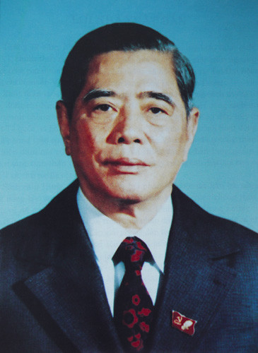 Đồng chí Nguyễn Văn Linh (1915 - 1998). Nguyên quán: Xã Giai Phạm, huyện Yên Mỹ, Tỉnh Hưng Yên. Được bầu tại Đại hội Đại biểu Đảng Cộng sản Việt Nam lần thứ 6. Nhiệm kỳ: 18/12/1986 - 28/6/1991.
