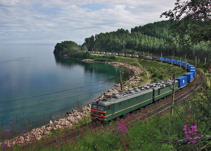 Sau 13 năm xây dựng, ngày 21/7/1904, tuyến đường sắt vĩ đại xuyên Siberia đã được hoàn thành. Tuyến đường này bắt đầu tại Yaroslavsky Vokzal ở Moscow, chạy qua vùng đất rộng lớn phía Nam Siberia để tới thành phố cảng Viễn Đông Valdivostok. Ảnh: Wikipedia.
