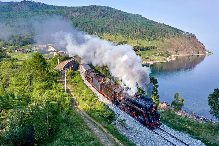 Khi đó, người được chỉ định kế vị ngôi Sa hoàng đã ghi chú trong nhật ký của mình những dự đoán về việc du lịch trong sự thoải mái của "Tàu hỏa của Sa hoàng" qua vùng đất hoang sơ của Siberia trong tương lai. Ảnh: Авто Mail.ru.