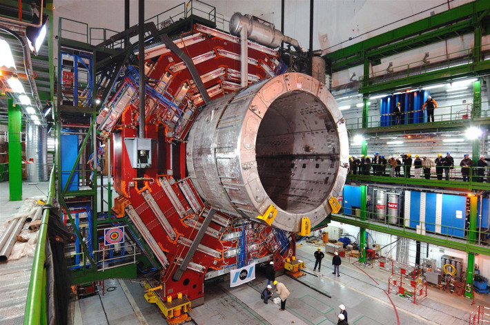 14. LHC là một công trình quốc tế. LHC là một dự án hợp tác quốc tế với sự tham gia của hơn 10.000 nhà khoa học, kỹ sư, và kỹ thuật viên từ hơn 100 quốc gia, thể hiện tinh thần hợp tác toàn cầu trong nghiên cứu khoa học. Ảnh: Pinterest.