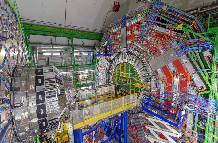 10. Tái hiện vụ nổ Big Bang. LHC gia tốc các hạt như proton và ion chì, sau đó cho chúng va chạm nhau ở tốc độ rất cao để tạo ra các “vụ nổ” tương tự vụ nổ Big Bang, trên quy mô cực nhỏ. Ảnh: Pinterest.