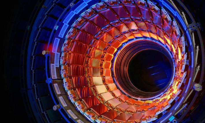5. Kết nối với các phòng thí nghiệm trên toàn cầu. LHC không chỉ có sự tham gia của các nhà khoa học tại CERN mà còn kết nối với các phòng thí nghiệm và trung tâm nghiên cứu trên toàn thế giới qua mạng internet, cho phép chia sẻ dữ liệu và cộng tác quốc tế. Ảnh: Pinterest.
