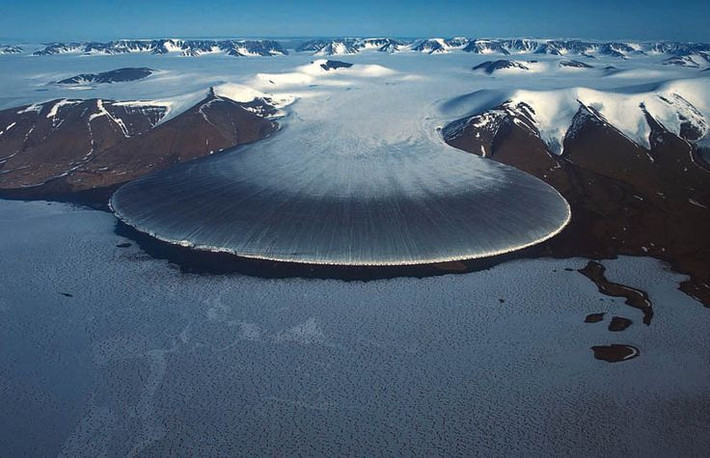 14. Nguồn khoáng sản phong phú. Greenland giàu khoáng sản như sắt, vàng, uranium, và đất hiếm, nhưng việc khai thác bị hạn chế do môi trường khắc nghiệt. Ảnh: Pinterest.