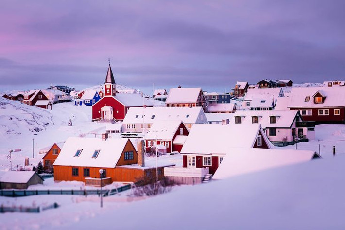 10. Ngày và đêm dài bất thường. Do nằm gần vòng Bắc Cực, Greenland trải qua các ngày hè dài (24 giờ có ánh sáng) và đêm đông kéo dài (24 giờ tối tăm). Ảnh: Pinterest.