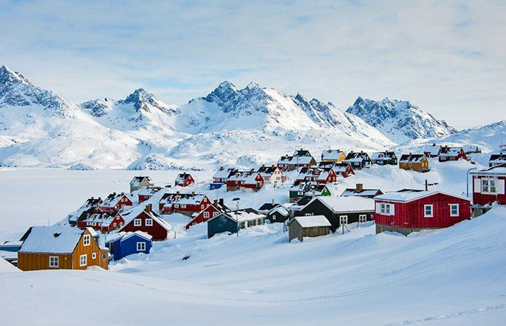 7. Tên gọi gây hiểu lầm. Greenland (Đất xanh) được Erik the Red đặt tên vào khoảng năm 982 để thu hút người định cư, mặc dù phần lớn hòn đảo bị băng bao phủ và rất ít cây xanh. Ảnh: Pinterest.