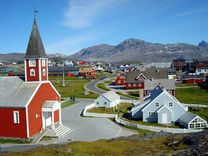 6. Thủ đô nhỏ bé. Thủ đô của Greenland là Nuuk, với dân số chỉ khoảng 19.000 người. Đây là trung tâm văn hóa và chính trị của hòn đảo. Ảnh: Pinterest.