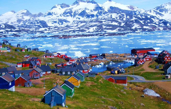 9. Biến đổi khí hậu rõ rệt. Greenland là một trong những nơi bị ảnh hưởng mạnh mẽ nhất bởi biến đổi khí hậu, với tốc độ tan băng ngày càng gia tăng. Ảnh: Pinterest.