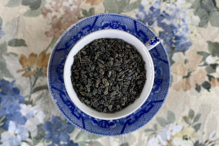2. Thành phần chính. Thuốc súng sơ khai được làm từ ba thành phần chính: muối kali (diêm sinh), than củi và lưu huỳnh. Khi kết hợp lại, chúng tạo ra một phản ứng cháy mạnh mẽ. Ảnh: Pinterest.