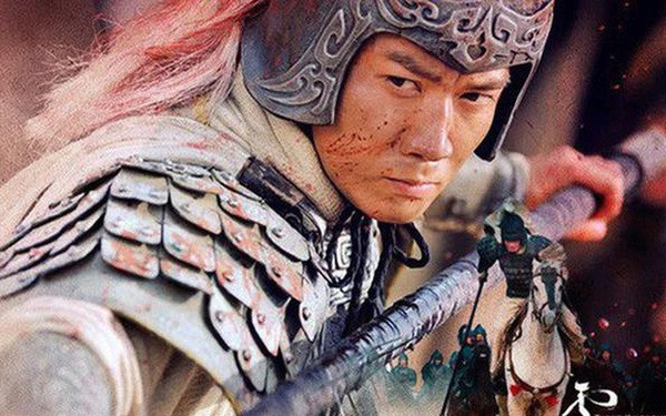4. Triệu Vân – Đối thủ bất khả chiến bại: Triệu Vân, người được xem là một trong Ngũ Hổ Tướng nhà Thục, cũng nằm trong danh sách những mãnh tướng Trương Phi không thể đánh bại. Dù từng lớn tiếng tuyên bố sẽ hạ gục Triệu Vân trong trận Trường Bản, thực tế chứng minh điều ngược lại.