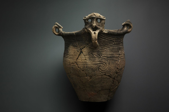 3. Nền văn minh đồ gốm đầu tiên. Người Jomon là những người đầu tiên ở Nhật Bản chế tạo đồ gốm. Những đồ gốm này có những hình dạng và họa tiết tinh xảo, phản ánh sự phát triển nghệ thuật và kỹ thuật chế tác của cư dân Jomon. Ảnh: Pinterest.