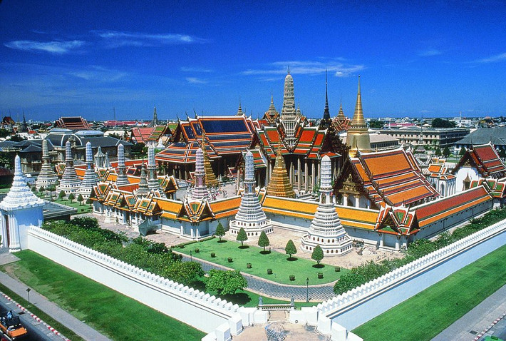 13. Cung điện Hoàng gia lộng lẫy. Hoàng cung ở Bangkok là một công trình kiến trúc đẹp mắt, nơi từng là nơi ở của Hoàng gia Thái Lan. Ảnh: Pinterest.
