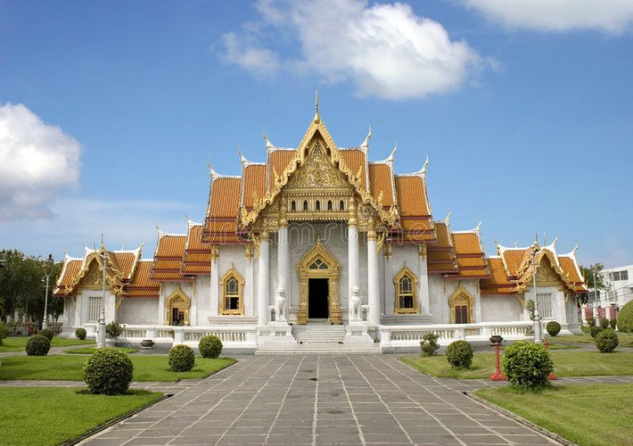5. Chùa chiền rực rỡ. Thái Lan có hơn 40.000 ngôi chùa. Các ngôi chùa ở Thái Lan thường có mái màu đỏ và vàng nổi bật. Ảnh: Pinterest.
