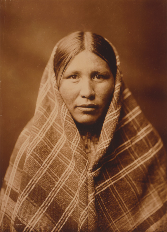 Người phụ nữ bộ tộc Nespelems, 1911. Ảnh: Edward Curtis.
