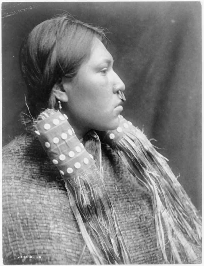 Chân dung phụ nữ người Hesquiat đầu thế kỷ 20. Ảnh: Edward Curtis.