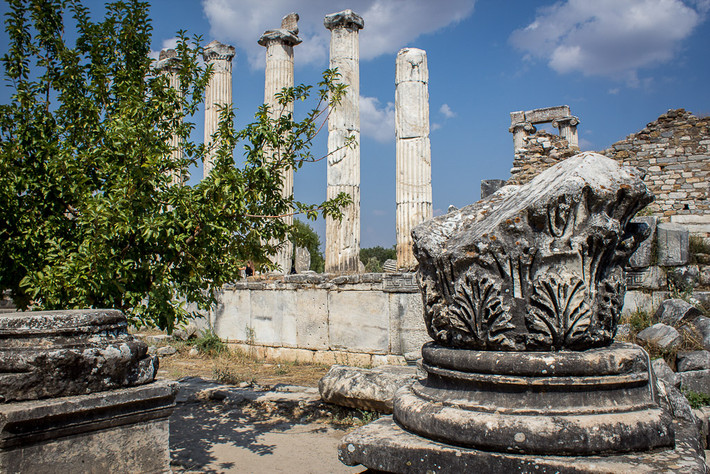 Thành phố này được biết đến trong lịch sử như thánh địa của Aphrodite, nữ thần của thần tình yêu và sự sinh sản trong thần thoại Hy Lạp. Tên của thành phố được đặt theo tên của vị nữ thần bảo trợ này. Ảnh: Time Travel Turtle.