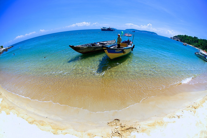 Trên bãi biển của Cù Lao Chàm, Quảng Nam, miền Trung Việt Nam. Ảnh: Corey Hamilton.