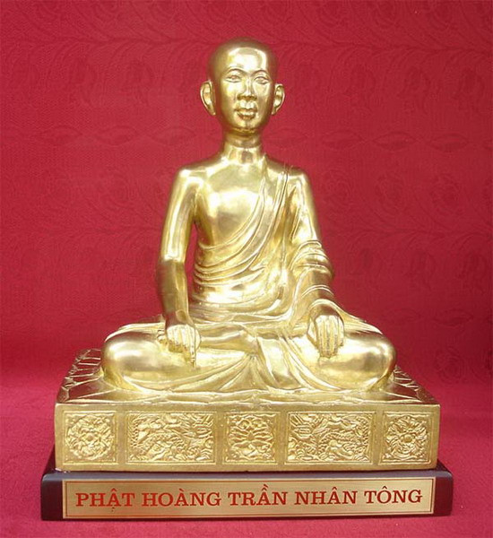 Tượng Phật hoàng Trần Nhân Tông cỡ nhỏ được chế tác tại một cơ sở mỹ nghệ.