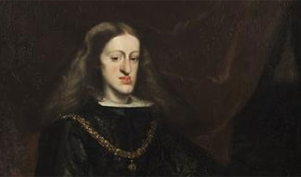 6. Do hậu quả của việc giao phối cận huyết nặng, vua Carlos II của Tây Ban Nha đã chịu nhiều dị tất bẩm sinh. Ông thậm chí không thể ngậm miệng khi nhai. Carlos II đã trị vì trong ảo tưởng về quyền lực của mình, dù mẹ ông mới là người nắm quyền hành thực tế.
