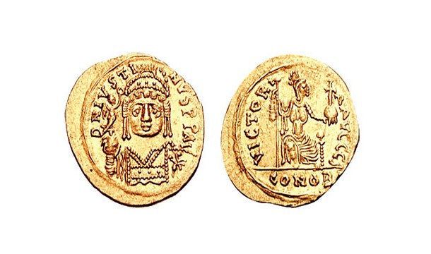 25. Hoàng đế Justin II của đế chế Byzantine bắt đầu mất trí ở gần cuối triều đại của mình. Ông bị cáo buộc đã cắn xé, thậm chí ăn thịt một số người hầu cận vào thời gian này. Ảnh: Internet.