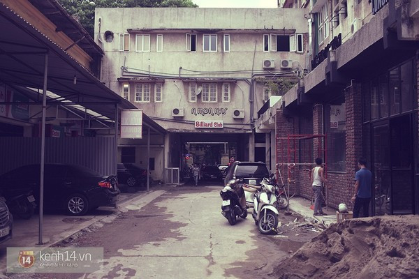 Zone 9 thực chất là khu nhà cũ của Xí nghiệp Dược phẩm Trung ương 2 đã bị bỏ hoang nhiều năm. Đến đầu năm 2013, một số cá nhân, tổ chức thuê lại và biến nơi đây thành “hợp tác xã” ăn chơi, mua sắm cho giới trẻ - Zone 9.