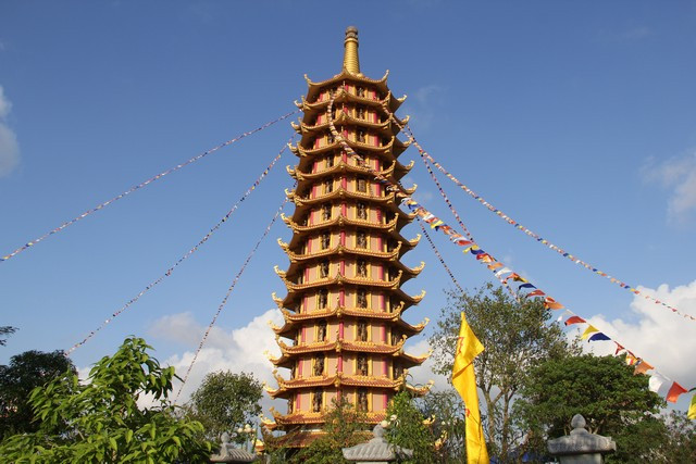 Ngày 17/11/2014, tại Chùa Phúc Lộc (xã Nghĩa Thịnh huyện Nghĩa Hưng Tỉnh Nam Định) đã diễn ra lễ khánh thành Bảo tháp Đại Bi và khai ấn Ngọc Phật. Bảo tháp Đại Bi cao 49m với tổng số 13 tầng đà được công nhận là bảo tháp tôn trí tượng Phật, Bồ Tát bằng đồng nhiều nhất Việt Nam.