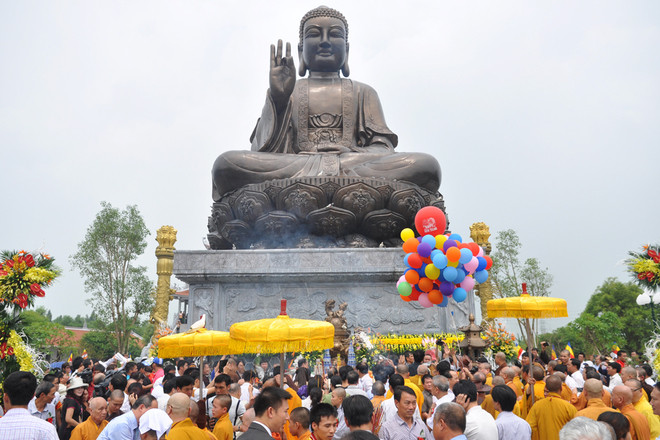 Ngày 31/8/2014, đại tượng Phật có trọng lượng 150 tấn, được coi là tượng Phật bằng đồng lớn nhất Đông Nam Á đã được khánh thành tại chùa Thiên Trường, Nam Định. Công trình có chiều cao 14,8m, riêng thân tượng cao 12m và chiều rộng (nơi rộng nhất) trên 9m.