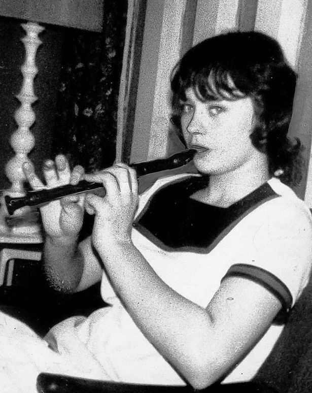 Cuối cùng, Mary Bell và Norma Bell bị bắt vào tháng 8/1968. Cả hai đều bị kết án ngộ sát nhưng Norma được tha bổng còn Mary phải chịu án. Ảnh: Pinterest.