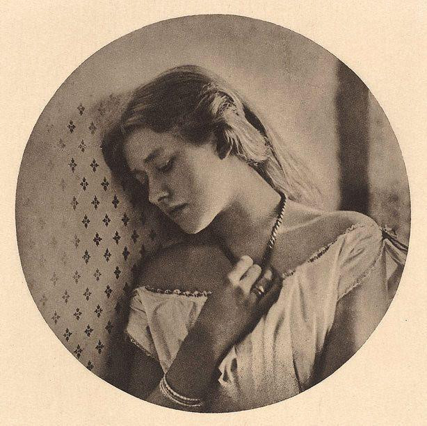 Nữ diễn viên nổi tiếng Ellen Terry, ở tuổi 16, năm 1864. Ảnh: Vintag.